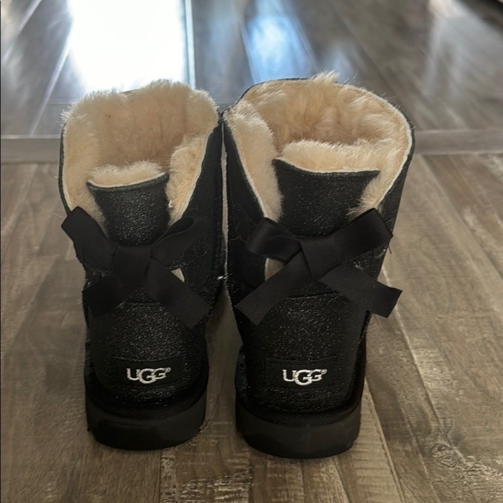Uggs Black sparkly with a bow tie at the back - Picture 1 of 7